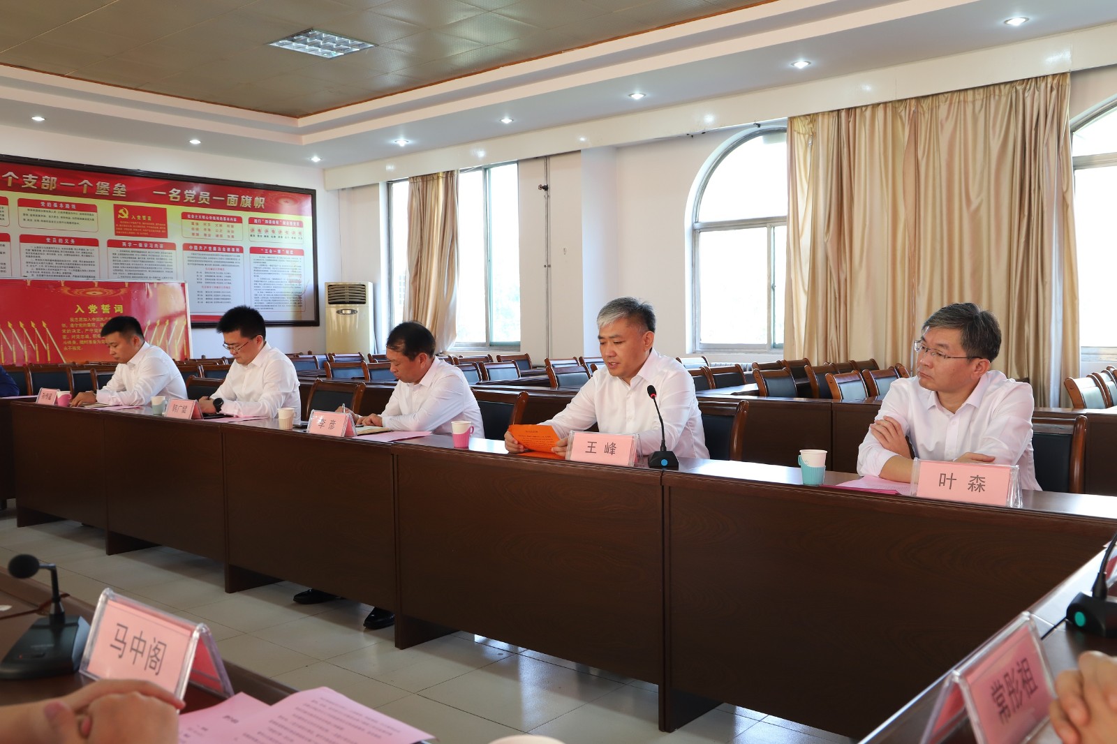 f84466850a122cfd692b3918b625cc91.jpg 永胜领导合影.jpg